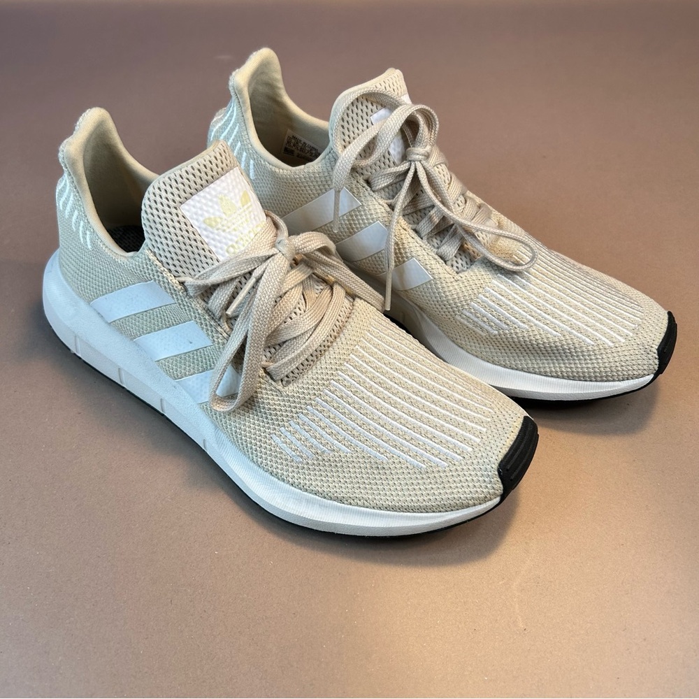 Adidas 2017 Swift Run CG4141 Ivory Running Shoes Sneakers Women’s Size 10